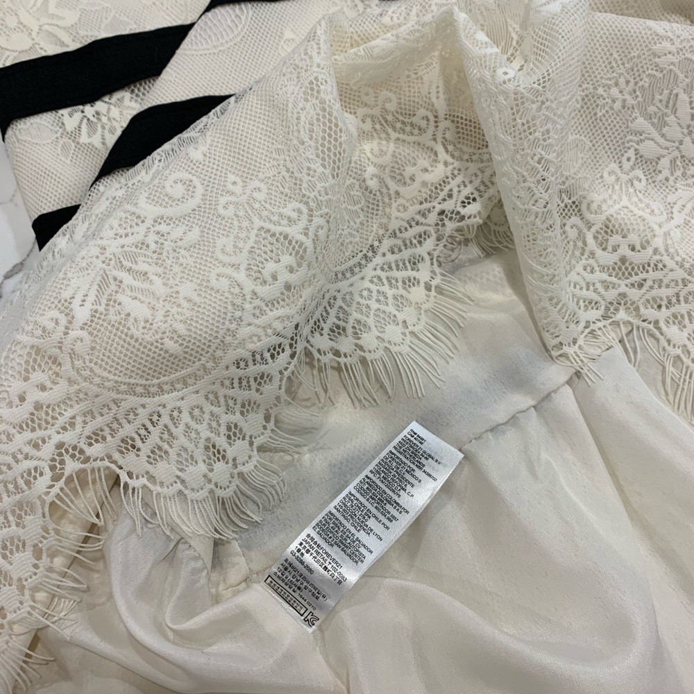 FOREVER21 LACE DRESS. - Picture 6 of 6